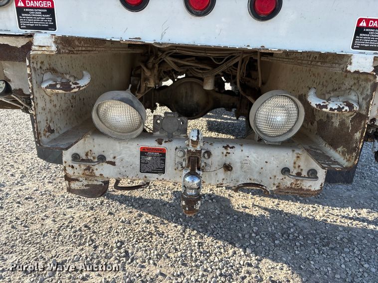 image for item DU1374 2005 Freightliner FL70 bucket truck