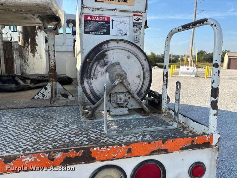 image for item DU1374 2005 Freightliner FL70 bucket truck