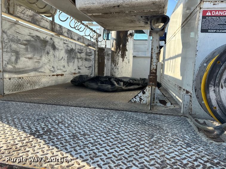 image for item DU1374 2005 Freightliner FL70 bucket truck