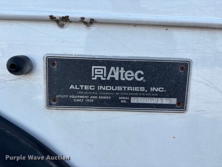 image for item DU1374 2005 Freightliner FL70 bucket truck