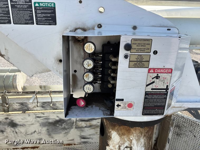 image for item DU1374 2005 Freightliner FL70 bucket truck