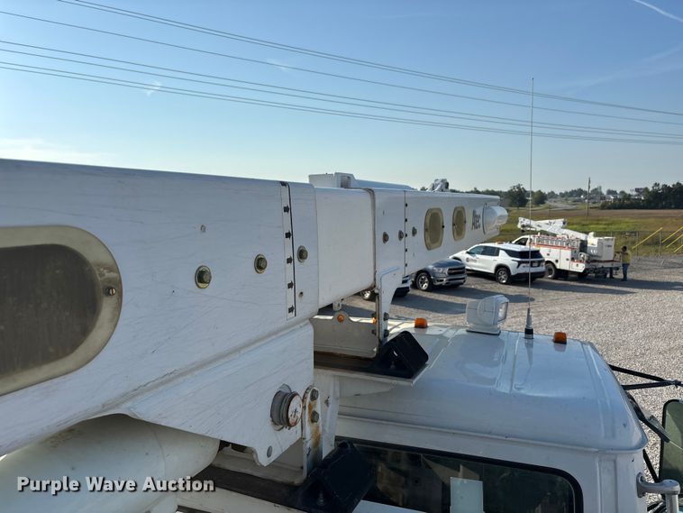 image for item DU1374 2005 Freightliner FL70 bucket truck