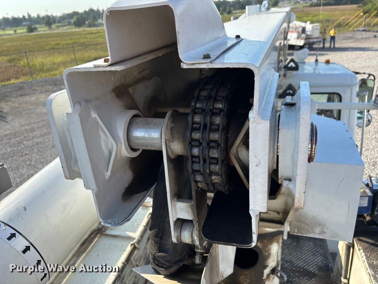 image for item DU1374 2005 Freightliner FL70 bucket truck