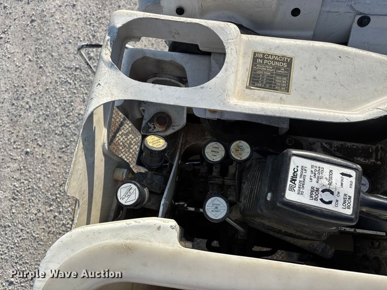 image for item DU1374 2005 Freightliner FL70 bucket truck