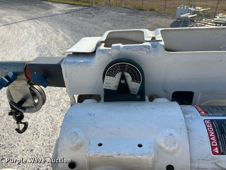 image for item DU1374 2005 Freightliner FL70 bucket truck