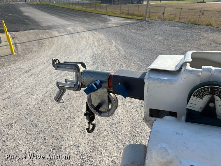 image for item DU1374 2005 Freightliner FL70 bucket truck