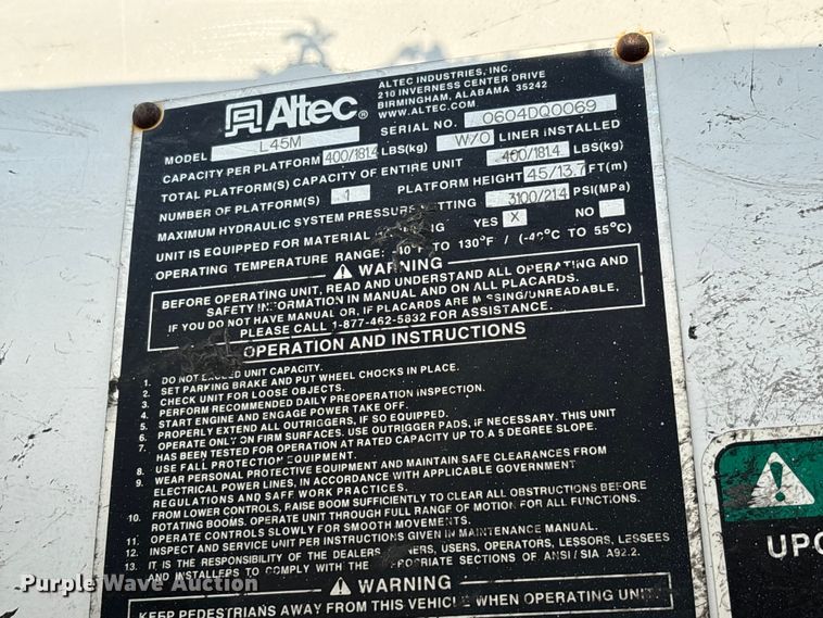 image for item DU1374 2005 Freightliner FL70 bucket truck