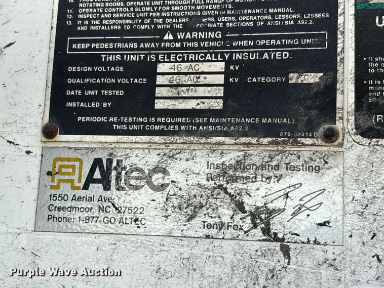 image for item DU1374 2005 Freightliner FL70 bucket truck