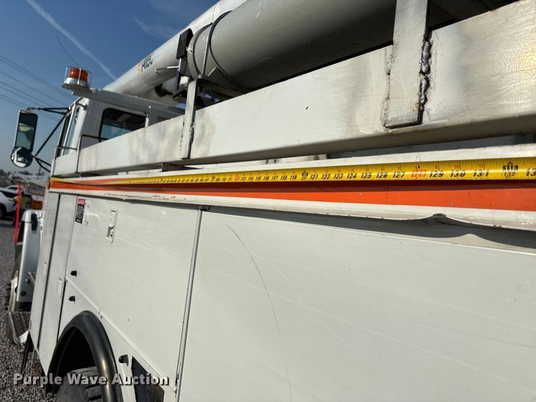 image for item DU1374 2005 Freightliner FL70 bucket truck