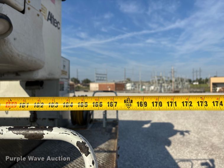 image for item DU1374 2005 Freightliner FL70 bucket truck