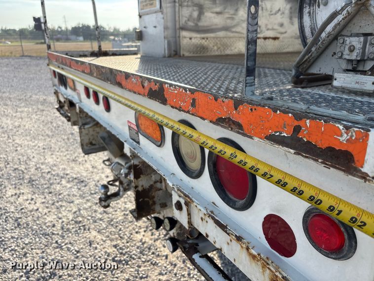 image for item DU1374 2005 Freightliner FL70 bucket truck