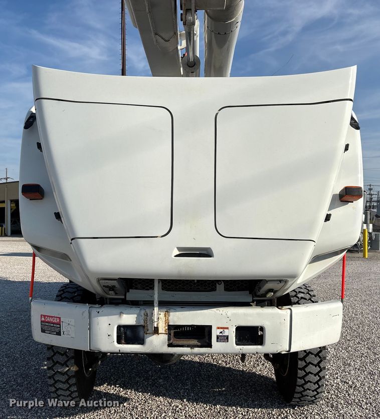 image for item DU1374 2005 Freightliner FL70 bucket truck