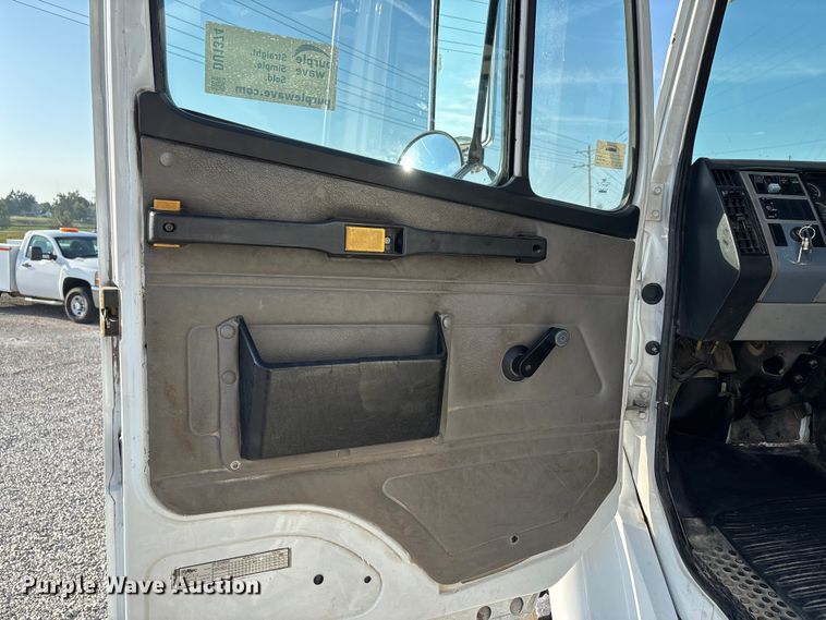 image for item DU1374 2005 Freightliner FL70 bucket truck