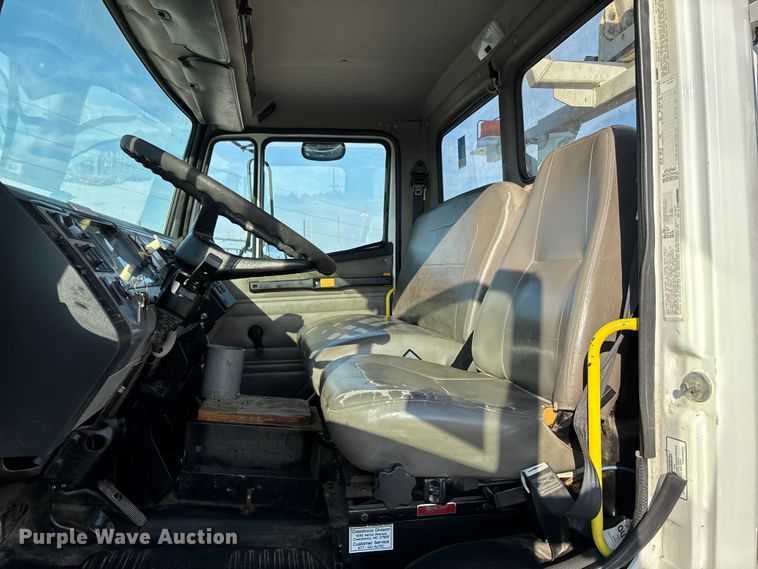 image for item DU1374 2005 Freightliner FL70 bucket truck