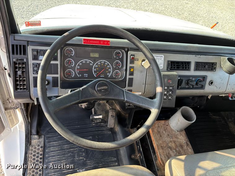 image for item DU1374 2005 Freightliner FL70 bucket truck