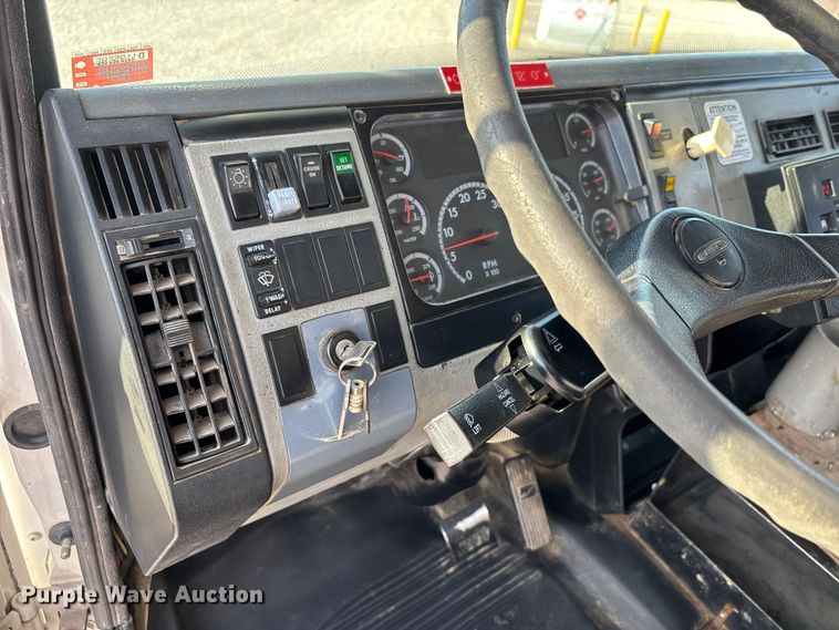 image for item DU1374 2005 Freightliner FL70 bucket truck