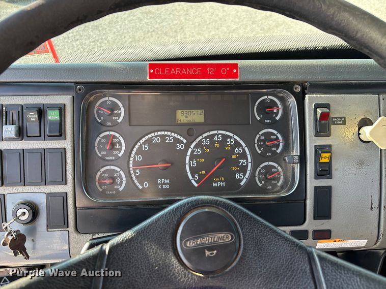 image for item DU1374 2005 Freightliner FL70 bucket truck