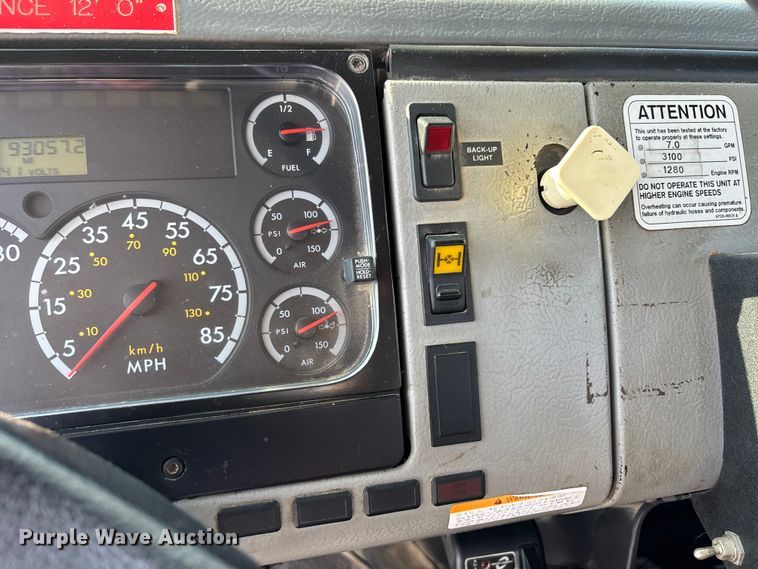 image for item DU1374 2005 Freightliner FL70 bucket truck