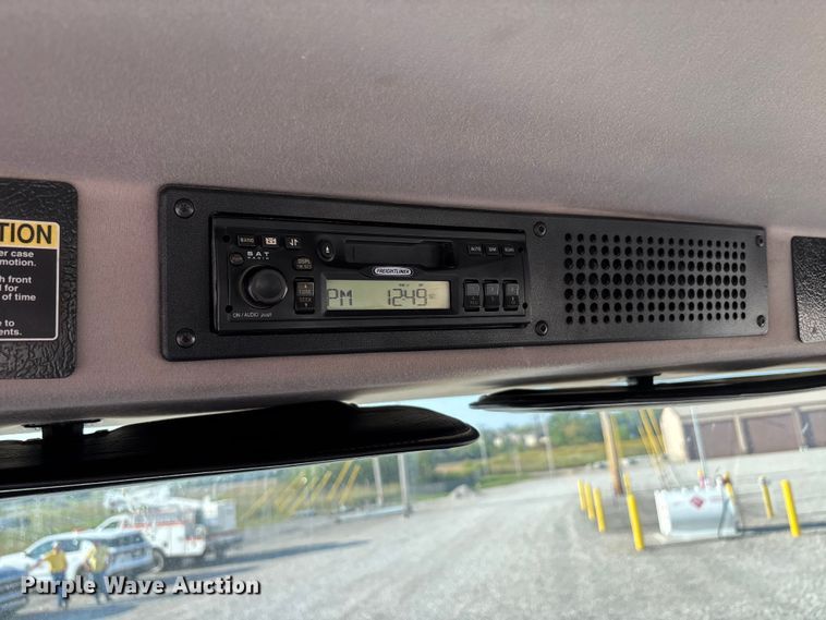 image for item DU1374 2005 Freightliner FL70 bucket truck