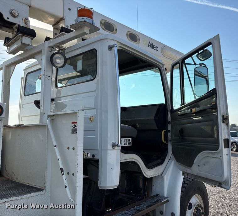 image for item DU1374 2005 Freightliner FL70 bucket truck