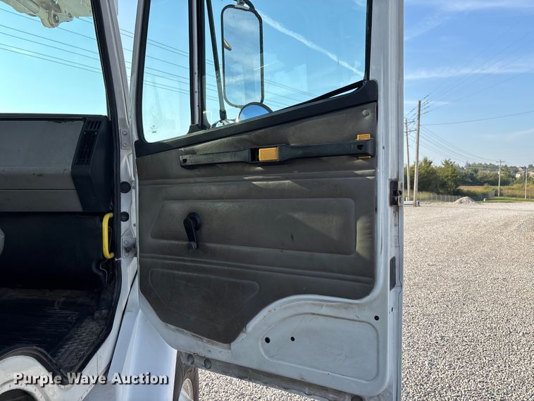 image for item DU1374 2005 Freightliner FL70 bucket truck