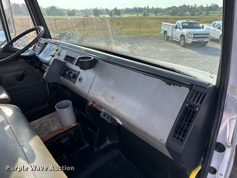 image for item DU1374 2005 Freightliner FL70 bucket truck