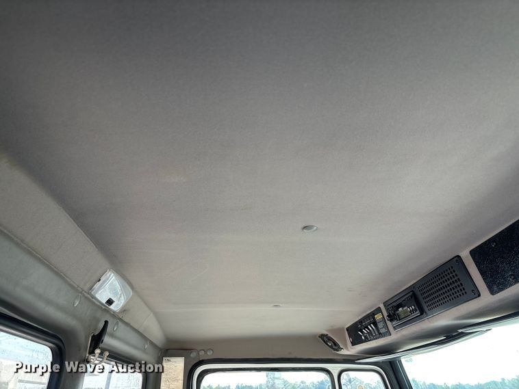 image for item DU1374 2005 Freightliner FL70 bucket truck