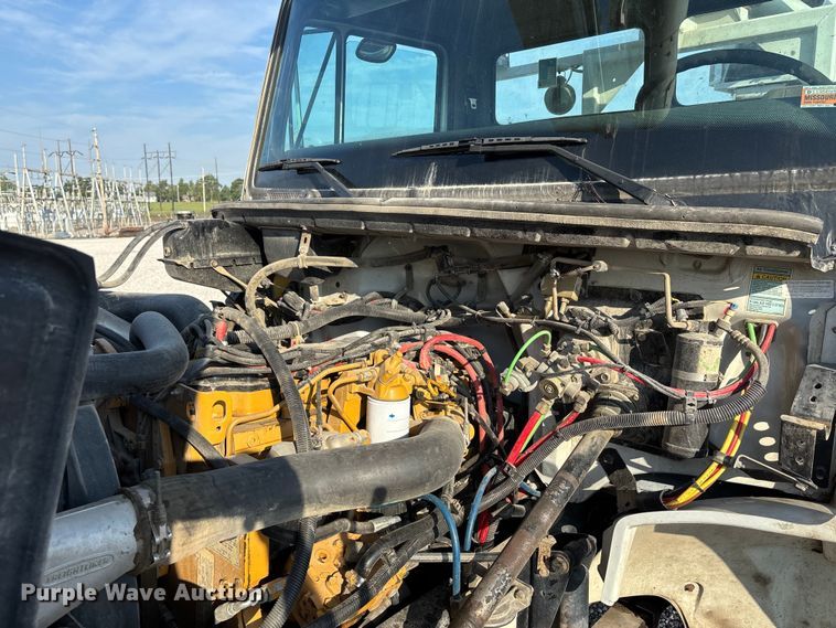 image for item DU1374 2005 Freightliner FL70 bucket truck