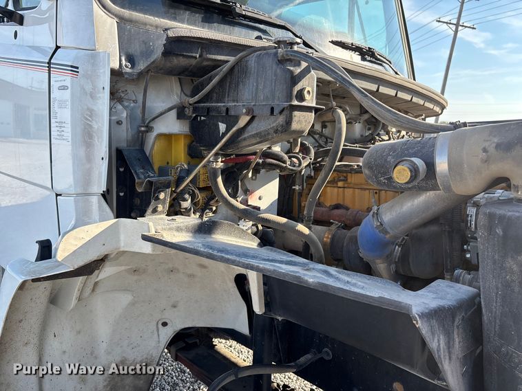 image for item DU1374 2005 Freightliner FL70 bucket truck