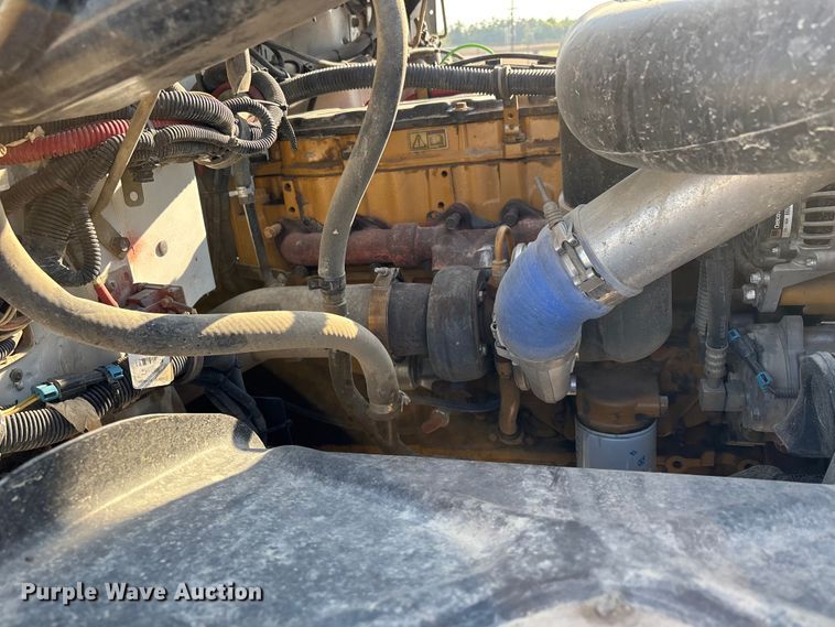 image for item DU1374 2005 Freightliner FL70 bucket truck