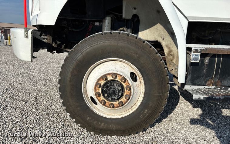 image for item DU1374 2005 Freightliner FL70 bucket truck