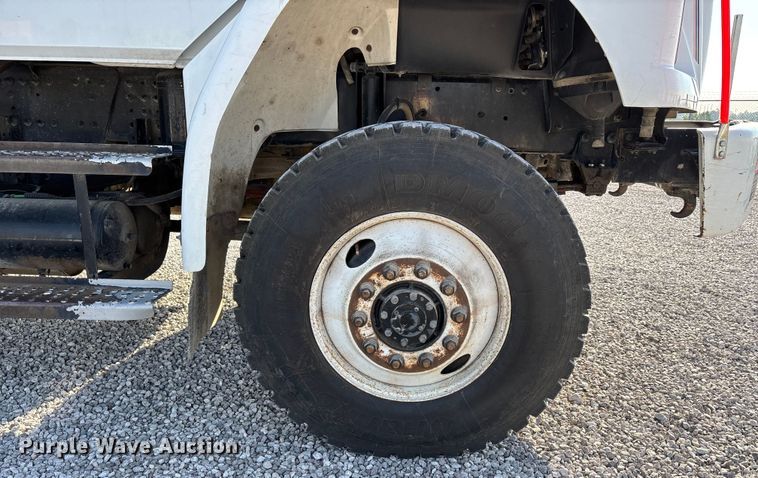 image for item DU1374 2005 Freightliner FL70 bucket truck