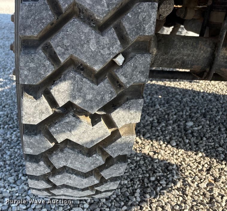 image for item DU1374 2005 Freightliner FL70 bucket truck