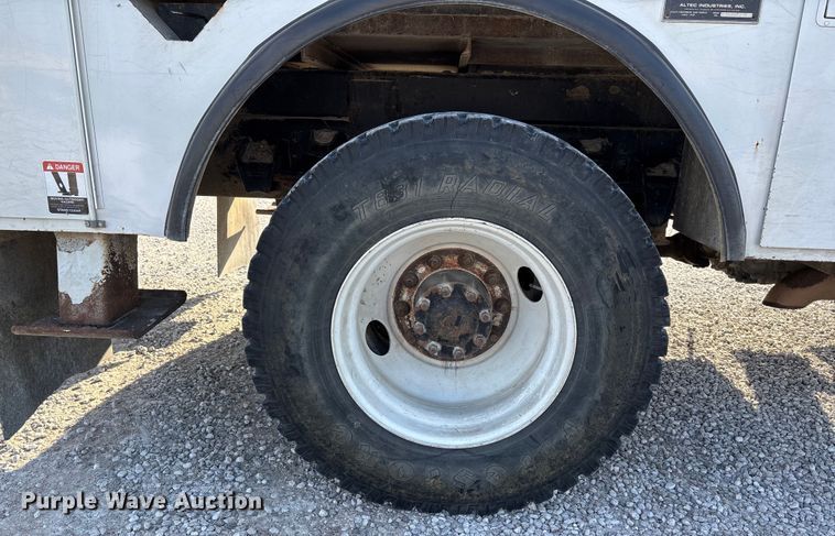 image for item DU1374 2005 Freightliner FL70 bucket truck