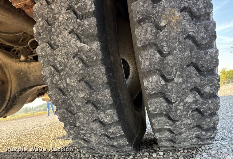 image for item DU1374 2005 Freightliner FL70 bucket truck