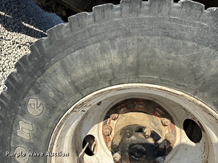 image for item DU1374 2005 Freightliner FL70 bucket truck