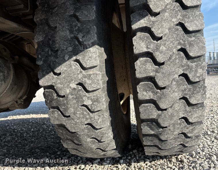 image for item DU1374 2005 Freightliner FL70 bucket truck