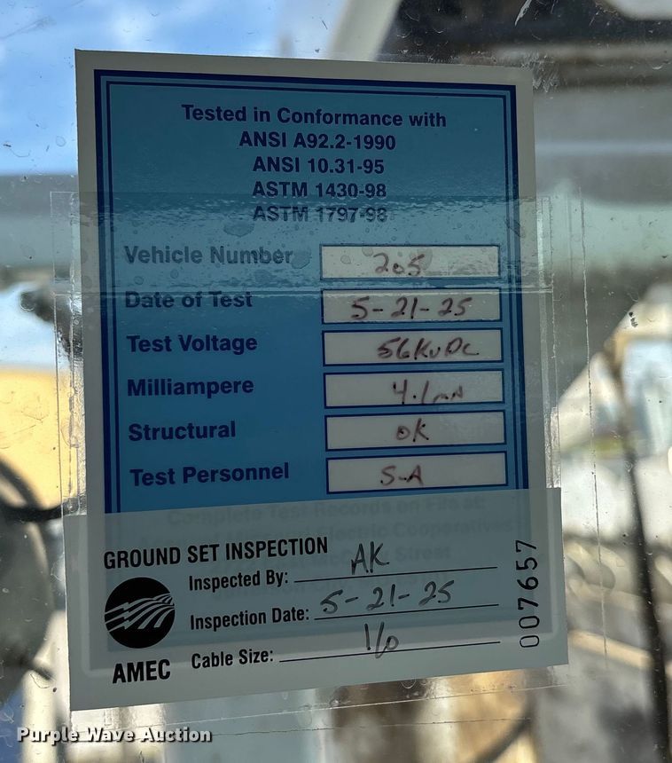 image for item DU1374 2005 Freightliner FL70 bucket truck