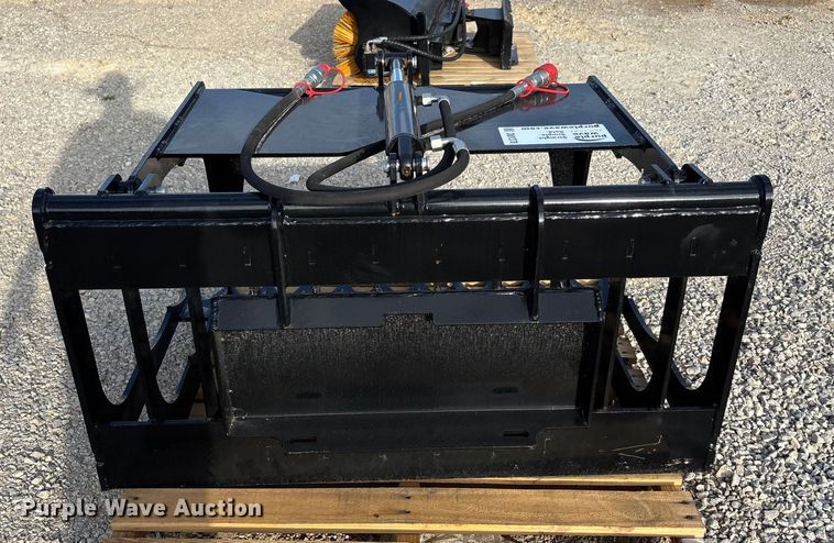 image for item DU1378 GIYI GY-HWG44C compact utility loader grapple bucket