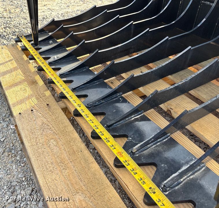 image for item DU1378 GIYI GY-HWG44C compact utility loader grapple bucket