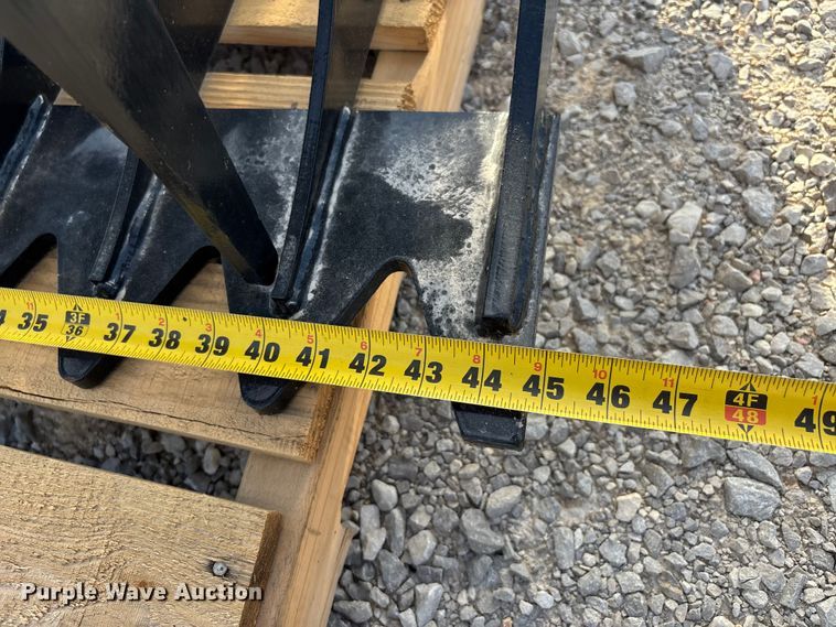 image for item DU1378 GIYI GY-HWG44C compact utility loader grapple bucket