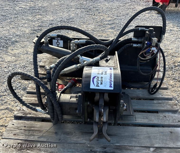 image for item DU1391 2025 GIYI GY-SZYMJ compact utility loader stump grinder