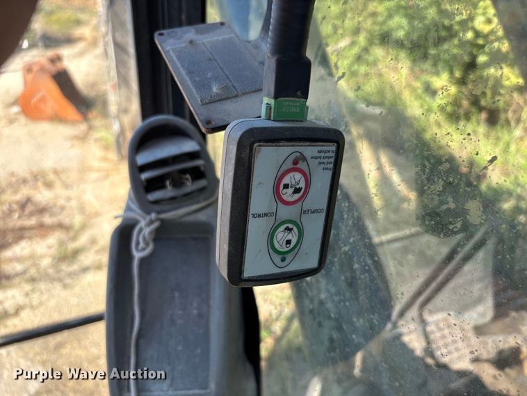 image for item DU1407 2015 John Deere 380G LC excavator