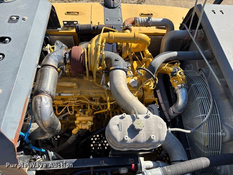 image for item DU1407 2015 John Deere 380G LC excavator