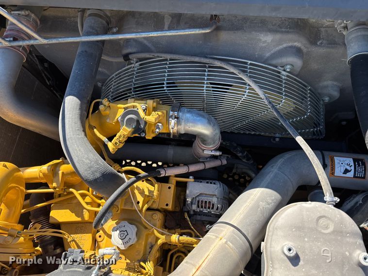 image for item DU1407 2015 John Deere 380G LC excavator