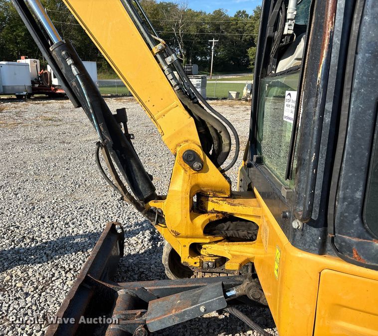 image for item DU1422 2011 Caterpillar 304D CR mini excavator