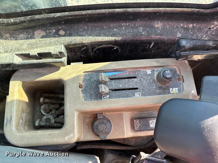 image for item DU1422 2011 Caterpillar 304D CR mini excavator