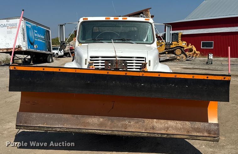 image for item DU3507 2001 International 4900 dump truck