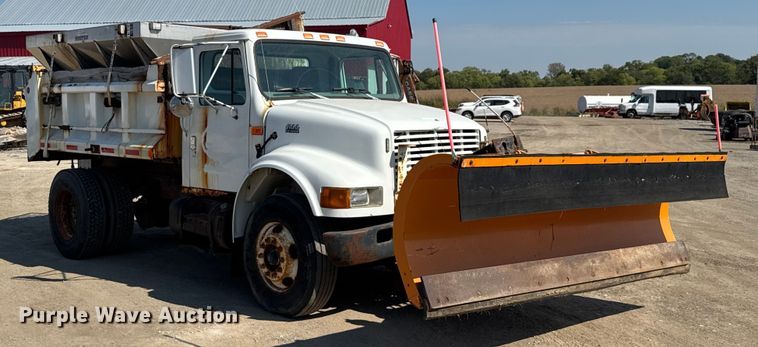 image for item DU3507 2001 International 4900 dump truck