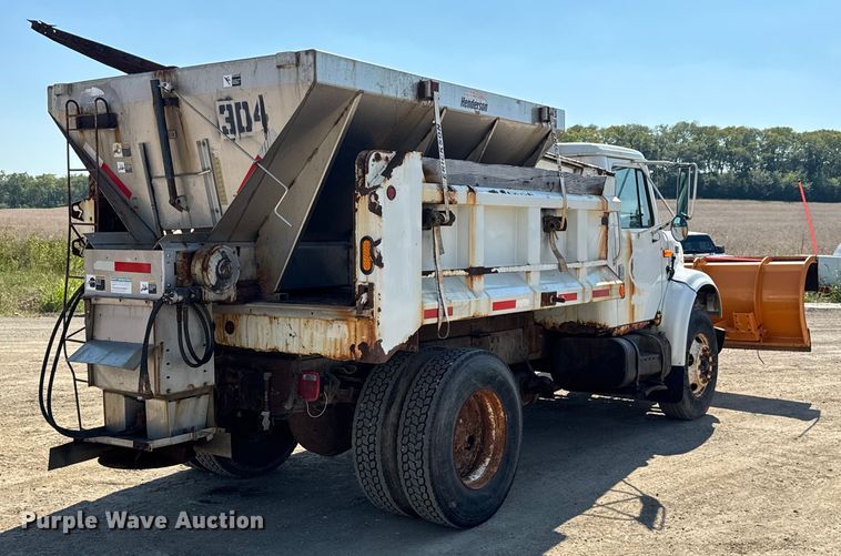 image for item DU3507 2001 International 4900 dump truck